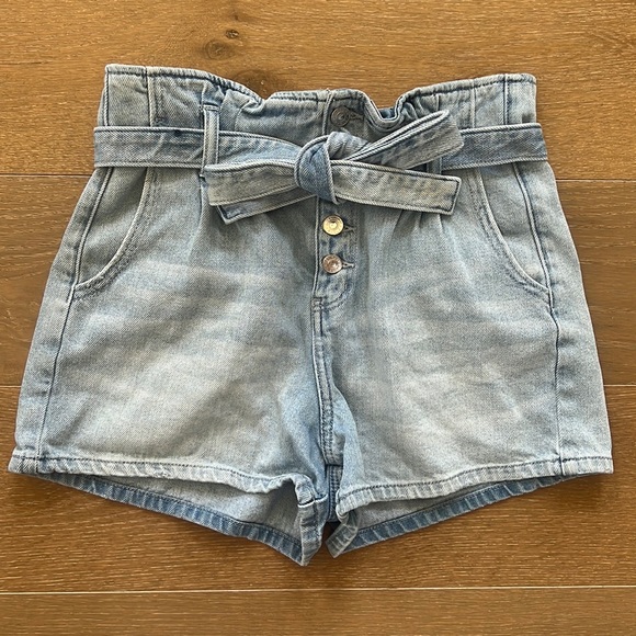 American Eagle High Rise Paperbag Mom Short | 4 - Picture 2 of 6